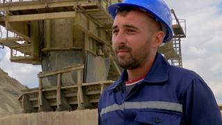 Adrian a renunţat la munca în Germania şi Anglia ca să fie miner în România. Ce salariu câştigă