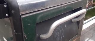 Coșuri de gunoi cu mesaje cu tentă erotică într-un oraş suedez