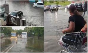 "Mamă, e râu! Uită-te, tu, cum vine!". Prăpăd în Tulcea şi Brăila. Oamenii au rămas blocaţi pe străzile inundate, după o ploaie torenţială