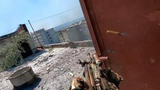 Lupte dramatice în Severodonețk. Momentul în care un grup de soldaţi ucraineni reuşesc să iasă dintr-o încercuire