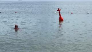 Salvamarii vor să le pună cruce noilor geamanduri macabre de pe litoral: "Ca şi cum marea ar fi un cimitir..."