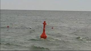 Nici răsăritul de la malul mării nu va mai fi ce a fost. La linia orizontului vor apărea şi crucile de pe geamanduri. Una singură costă 1.100 de lei