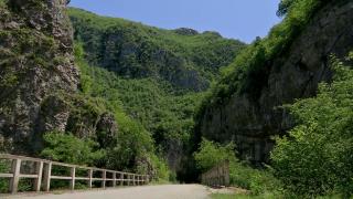 Cum şi-au petrecut românii vacanța de Rusalii. Relaxare şi distracţie la Cheile Sohodolului