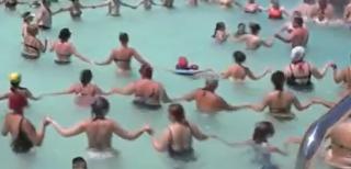 Mii de turiști și-au petrecut weekendul de Rusalii la Băile Felix, pe ritmuri de Zumba. "Am fost închişi, acum ne eliberăm"