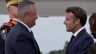 Emmanuel Macron a aterizat pe Aeroportul Mihail Kogălniceanu. Vizită istorică în România, țară cu război chiar peste graniță