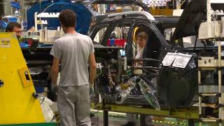 26.000 de euro pentru cei care pleacă de la Dacia. Cum au răspuns angajaţii la această ofertă