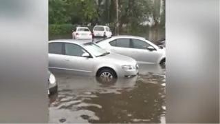 Străzile din Bucureşti, inundate după ploaia de marţi seară