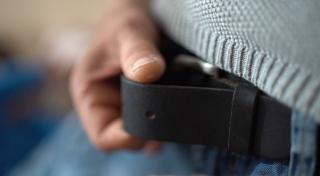 Un tânăr din Iași nu s-a săturat cu mâncarea, a vrut mai mult. Așa că și-a violat cumnata, apoi a plecat cu televizorul din casă