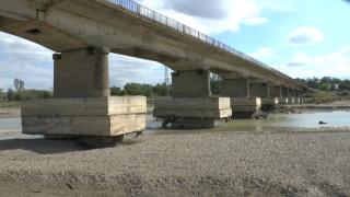 Alte trei poduri din Neamţ ar putea avea soarta celui de la Luţca: "E periculos, dar ce să facem, trebuie să circulăm. Ne e cam frică"