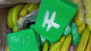 Aproape o tonă de cocaină a ajuns din greșeală în magazinele din Cehia, după ce traficanții au ratat interceptarea transportului în portul Hamburg