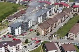 Incendiu lângă Cluj-Napoca: mansarda unui bloc din Floreşti, cuprinsă de flăcări. Intervenţia pompierilor, filmată cu drona