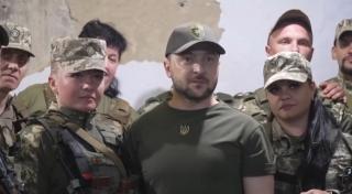 Preşedintele Zelenski, pe frontul de la Marea Neagră. Armata rusă îşi trimite în luptă unităţile de rezervă din Donbas