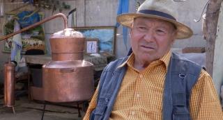 Copilărie distrusă pentru doi galbeni. Căldărarii şi costorarii își căsătoresc în continuare copiii de la 9 ani