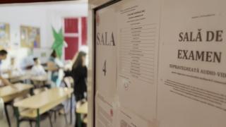 Fraudă la Bacalaureat 2022. 39 de elevi au fost eliminaţi din sala de examen pentru că au încercat să copieze la proba la română
