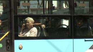 Ce temperatură este în autobuzele din Bucureşti. Şoferii sunt îndemnaţi să facă economie: "Nu poţi să respiri, te sufoci"