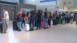 O pasăre a întors un avion pe pistă, la Cluj-Napoca. Oamenii au ajuns la destinație cu un alt zbor după câteva ore întârziere