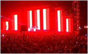 Cod roşu de distracţie în Capitală. Mii de tineri au petrecut până în zori, în prima seară a festivalului Nostalgia