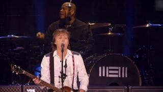 100.000 de oameni au cântat la unison cu legendarul Paul McCartney, la Glastonbury. Artistul a transmis un mesaj de susținere pentru Johnny Depp