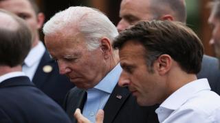 Lovitură pe piața petrolului. Macron i-a spus lui Biden de față cu presa că țările din Golf nu pot crește producția de țiței