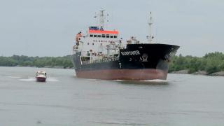 Satul din România care a ajuns izolat de lume. Drumul cu șalupa costă 160 de lei, iar localnicii au pensii de 400 de lei