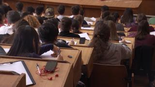 Studenţii pot primi 10.000 de euro, cu garanţie de la stat. Pe ce pot cheltui banii obţinuţi prin credit