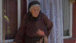 "De unde să-ţi dau bani, măi tată, eu sunt amărâtă". Doi bătrâni din judeţul Buzău, bătuţi şi jefuiţi în miez de noapte