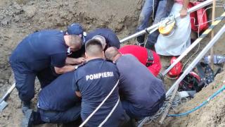 Misiune de salvare contracronometru. O bătrână de 82 de ani din Olt a căzut într-o fântână adâncă de 10 metri