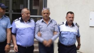 "De unde eşti, mă, derbedeule?". Edilul din Argeş, care i-ar fi cerut unei tinere să se culce cu el, un nou scandal. Primarul s-a luat la ceartă cu mai mulţi tineri