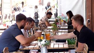 Guvernul adaugă taxa de 1% din cifra de afaceri în "meniul" restaurantelor. Ultimele idei de modificare a Codului Fiscal