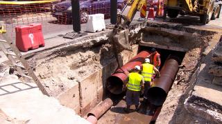 În jumătate din Bucureşti nu curge apă caldă la robinet. Care va fi situaţia la iarnă