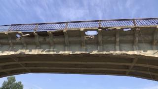 "Ăsta într-o zi se duce jos.” Un pod din Suceava în pericol de prăbuşire