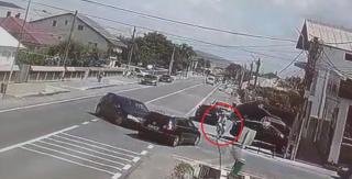 Fetiță pe bicicletă, lovită de mașină pe trotuar. Șoferul a vrut să evite un accident, pe un drum din Neamț