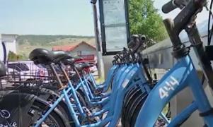 Biciclete gratuite, dar cu lanțul sărit sau ghidonul strâmb. Clujenii au parte de promisiuni deşarte şi de piste care întârzie