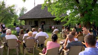 Concert cu vioara Stradivarius la Hobiţa, în curtea casei unde a copilărit Constantin Brâncuși. Violonistul Alexandru Tomescu a adus renumita vioară
