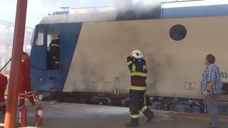 Locomotiva unui tren a luat foc în gara din Vaslui. Trei autospeciale de pompieri au intervenit