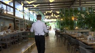 Modificări la Codul Fiscal: Cu cât se vor scumpi țigările, alcoolul, sucurile și vacanțele