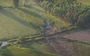 Primele imagini surprinse de o dronă cu avionul cargo prăbuşit în Grecia: La bord se aflau peste 11 tone de armament ce urmau să ajungă în Bangladesh