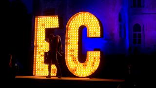 Un bărbat vindea droguri chiar lângă scena de la Electric Castle. Cum l-au prins oamenii legii