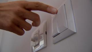 Trucul prin care putem economisi 120 de lei pe an, la factura de curent