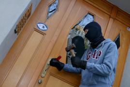 Cum ne ferim casa de hoți când suntem plecați în concediu