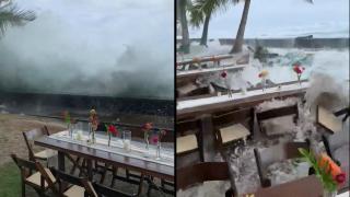 Momentul în care valurile uriaşe întrerup o nuntă în Hawaii