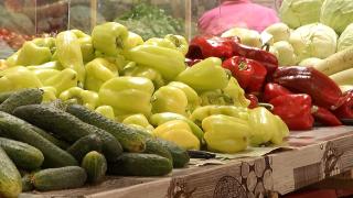 Sunt mai sănătoase fructele şi legumele din piaţă sau cele din supermarket? ANPC recunoaşte că nu are un laborator pentru a face astfel de teste
