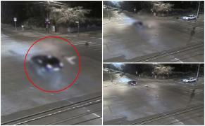 Momentul în care un tânăr din Timişoara, aflat pe trotinetă, este aruncat în aer şi târât câţiva metri, după un impact puternic cu o maşină