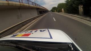 Cursă nebună în Botoșani, cu poliția pe urme. Agenții au tras 20 de focuri de armă să oprească un şofer fugar