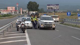 Românii riscă amenzi usturătoare în vacanță. Țara unde ești taxat cu 230 de euro dacă ești prins cu telefonul la volan