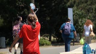 Cum poți răcori casa fără aer condiționat? Trucuri pentru a ne proteja de caniculă