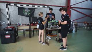 Tinerii români care uimesc o lume întreagă la concursurile de robotică își unesc forțele. "Viitorul ține de acest domeniu"