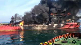 Incendiu pe Dunăre: trei barje pline cu cărbune au luat foc după ce bulgarii au refuzat să le descarce, iar românii nu au putut