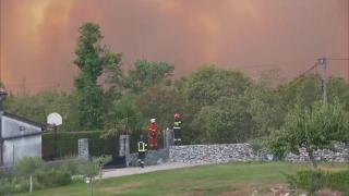 Premierul grec i-a lăudat pe pompierii români care au oprit incendiile de la periferia Atenei