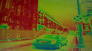 România, sufocată de caniculă. Camera cu termoviziune arată adevărată faţă a "infernului": clădiri şi autobuze ce par că ard